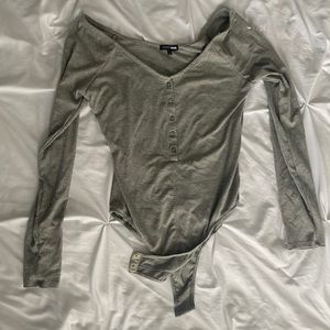Long sleeve ribbed bodysuit!
